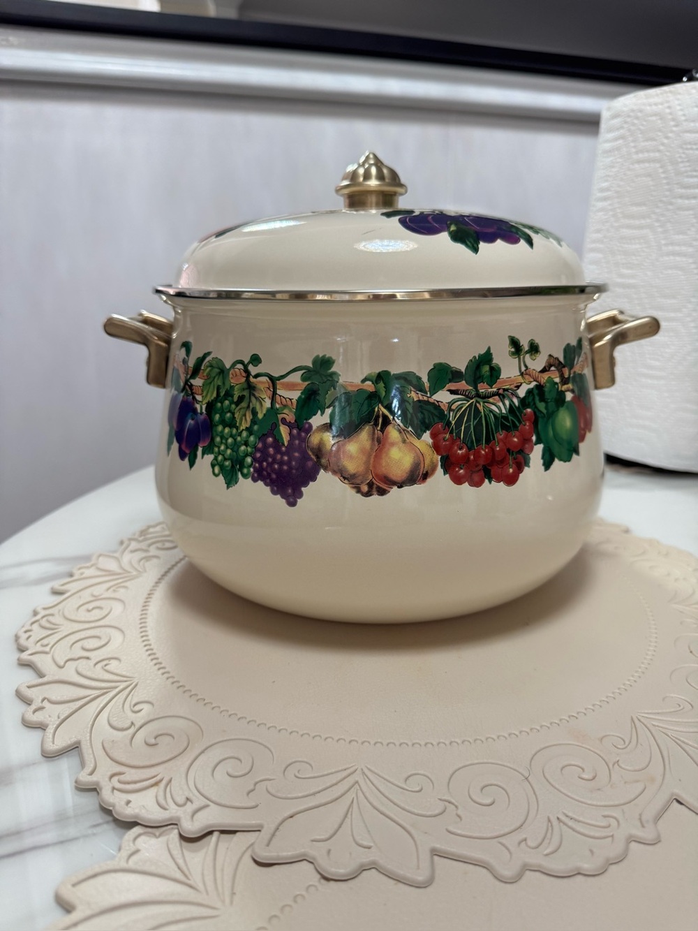 Vintage Kensington 8 quart Vitro-ceramic Cookware - Picture 3 of 14